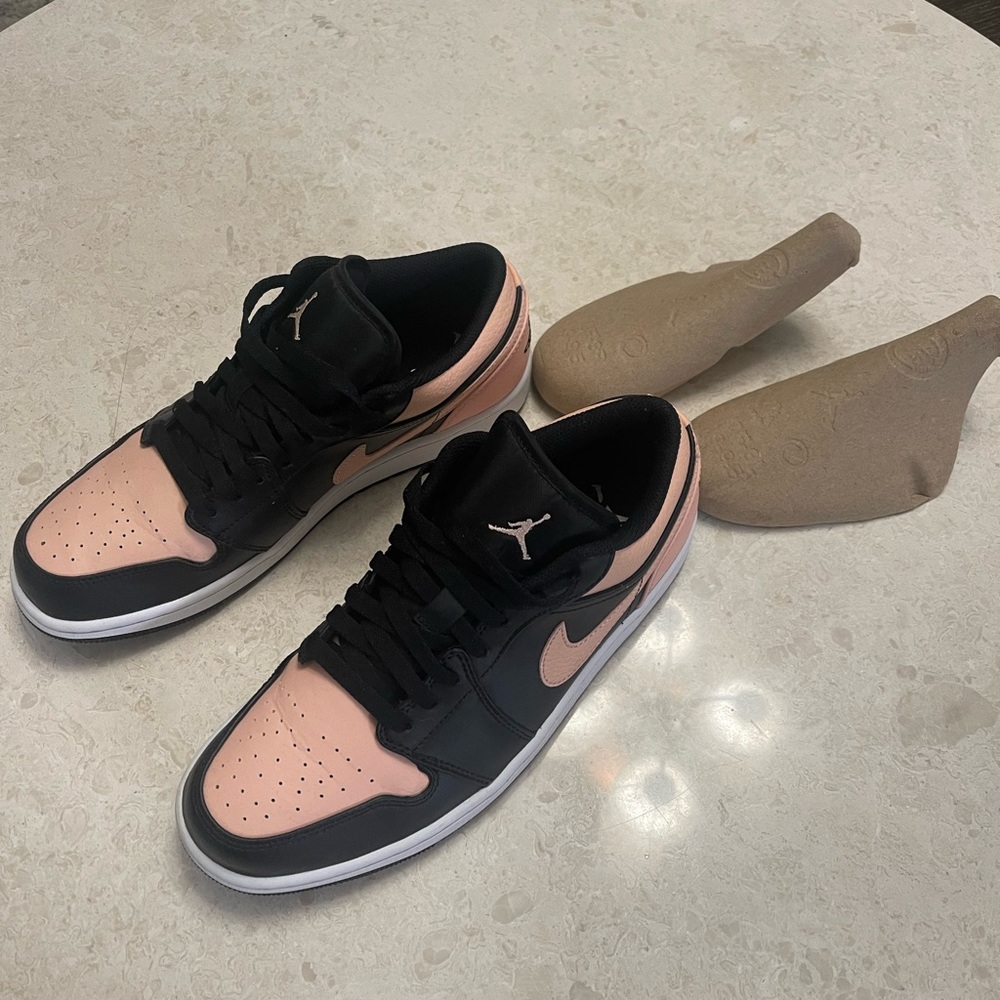 Jordan Men's Athletic Shoes Black and Pink Low Tops